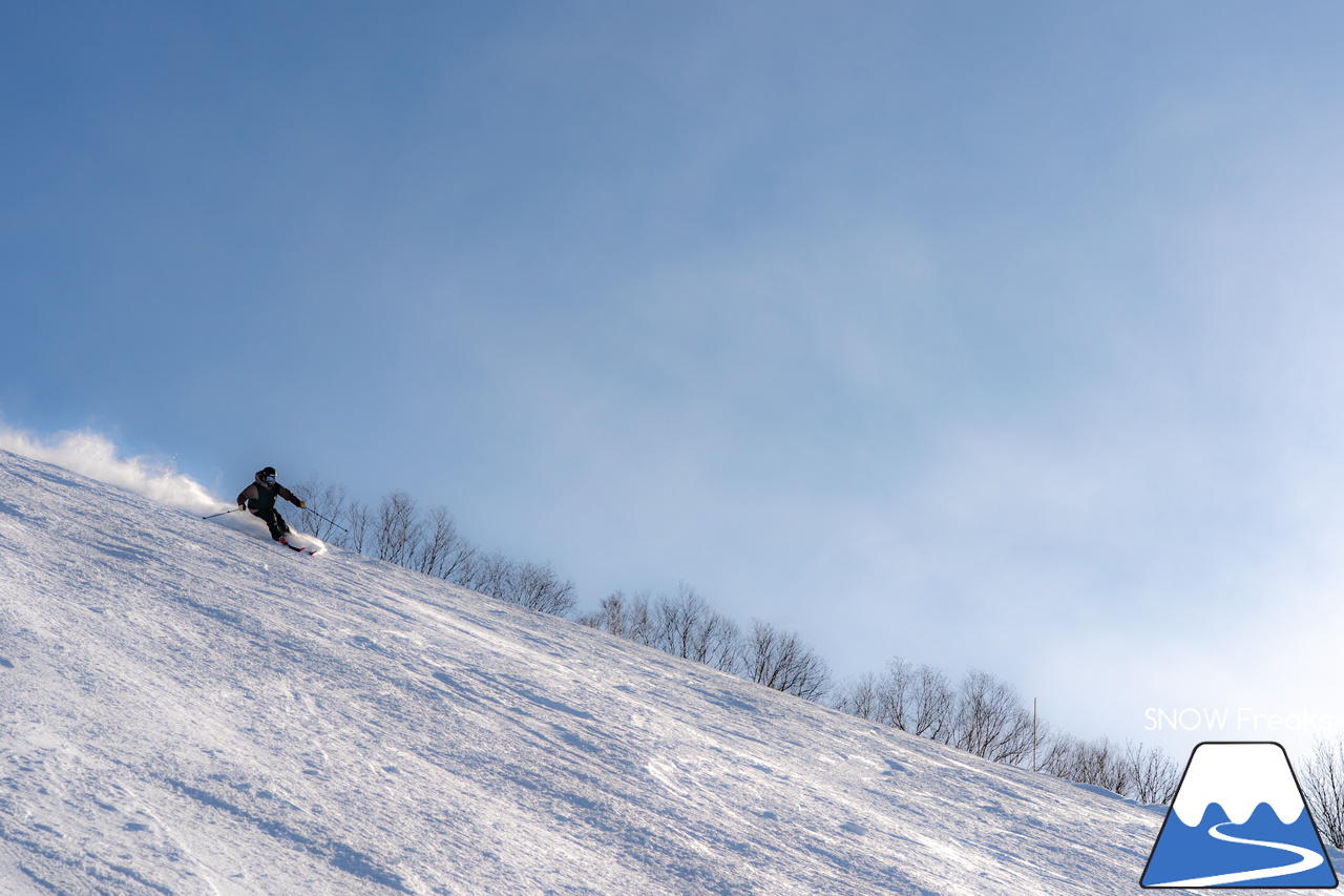 カムイスキーリンクス｜この上ないほど澄んだ青空と極上のパウダースノー。やっぱり『カムイ』は外れない！